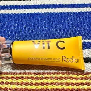 Rodial Vit C Papaya Enzyme Scrub